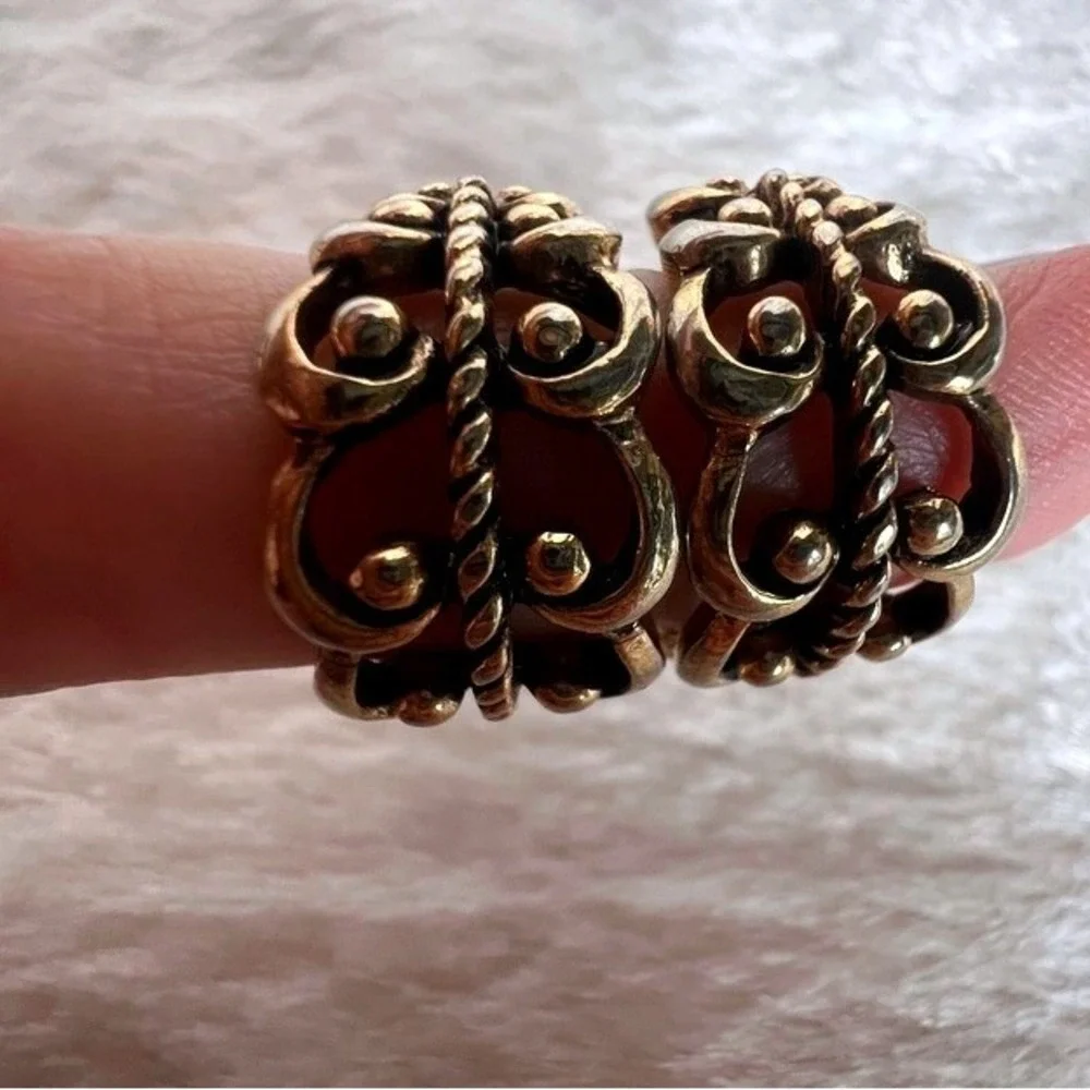 Avon Vintage Clip On J Hoop Earrings‎ Gold Tone Openwork Scroll Rope Baroque 80s